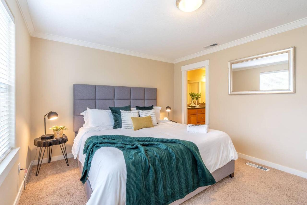 Modern Home, Four Bedrooms, King Beds Tigard Exterior foto